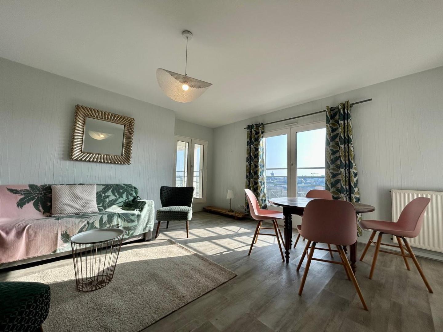 The Belvedere: City Centre With Magnificent Views Apartment Поатие Екстериор снимка